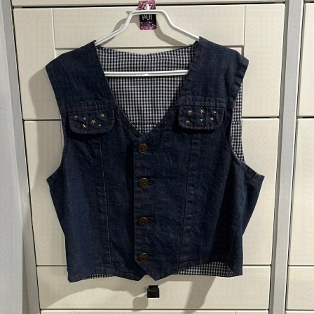 JEAN vest Star Studs. Unbranded. Plaid lined. Decor buttons. XLarge.